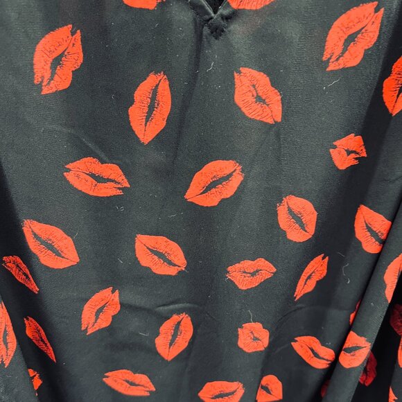 Torrid Womens Georgette Top 3 3X Red Black Lip Kiss Print Going Out Night Out - Picture 3 of 9